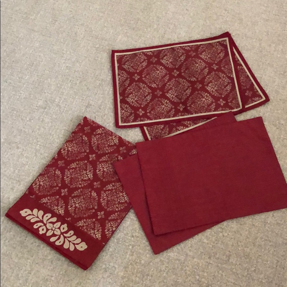 Table runner and placemats